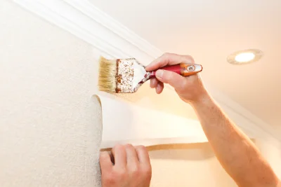 Pose de papier peint à Tollevast — revêtements muraux et toiles de verre